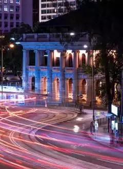 CASH, E-PAYMENTS, AND TIPPING FOR TOURISTS