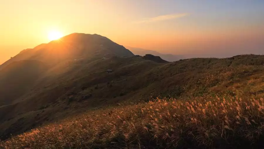 SUNSET PEAK AND LANTAU PEAK