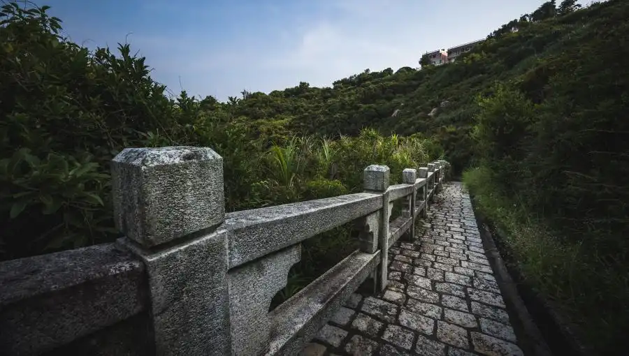 LITTLE GREAT WALL