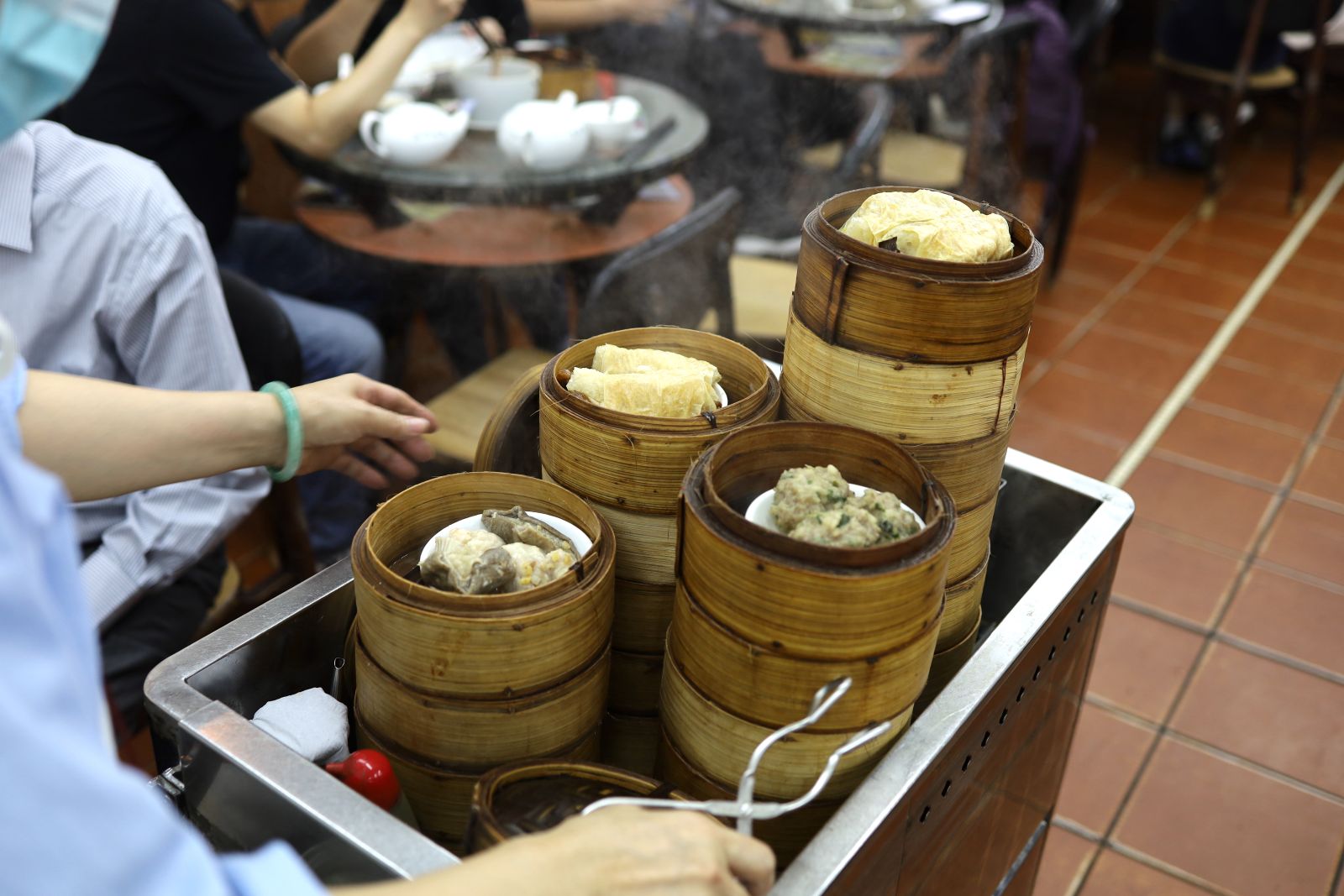 Dim Sum at Lin Heung Tea House!