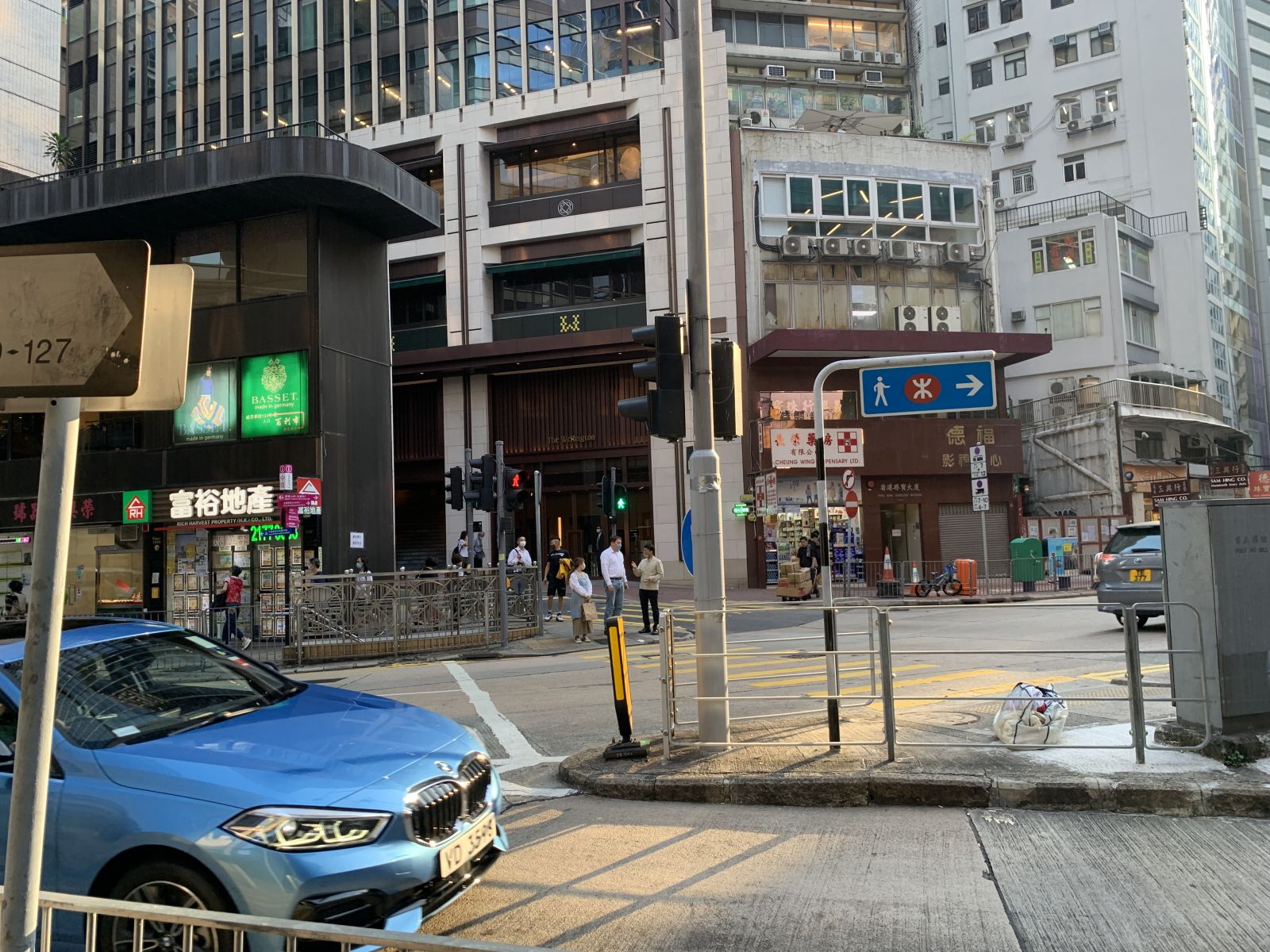 Cross the road. Turn left and walk along Wellington Street