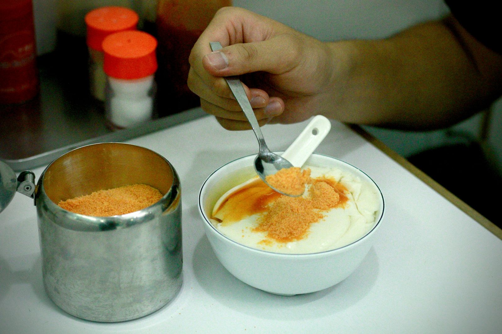 Tofu pudding (豆腐花) topped with brown sugar
