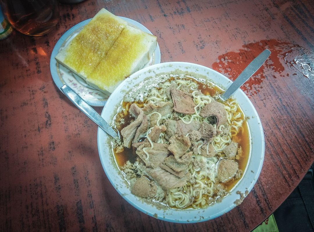 Pork Liver Noodles (豬潤麵) & Kaya French Toast (咖央多士) - Why not both!?